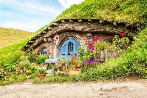 Hobbiton and the Hobbits 