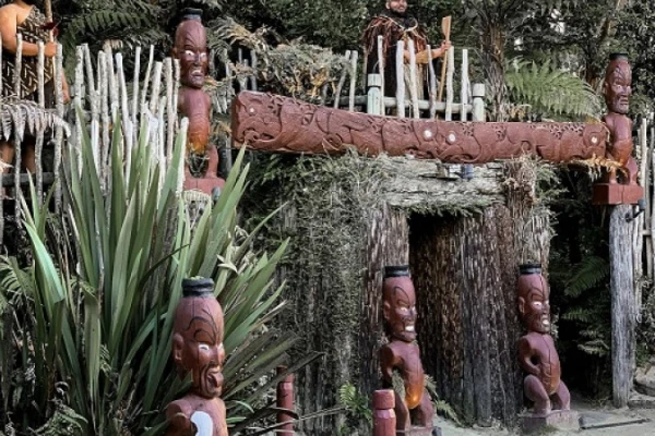 Te Pa Tu Māori Village  