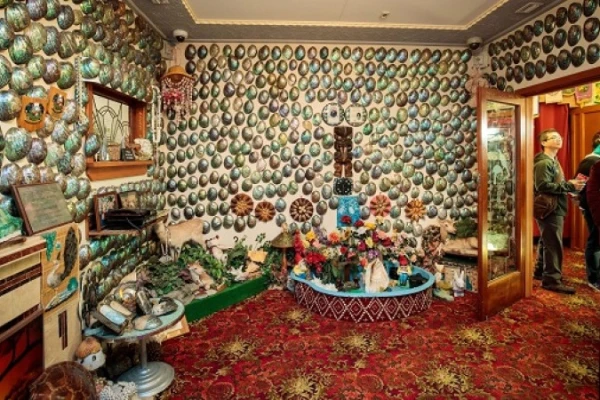 Fred and Myrtle’s Paua House 